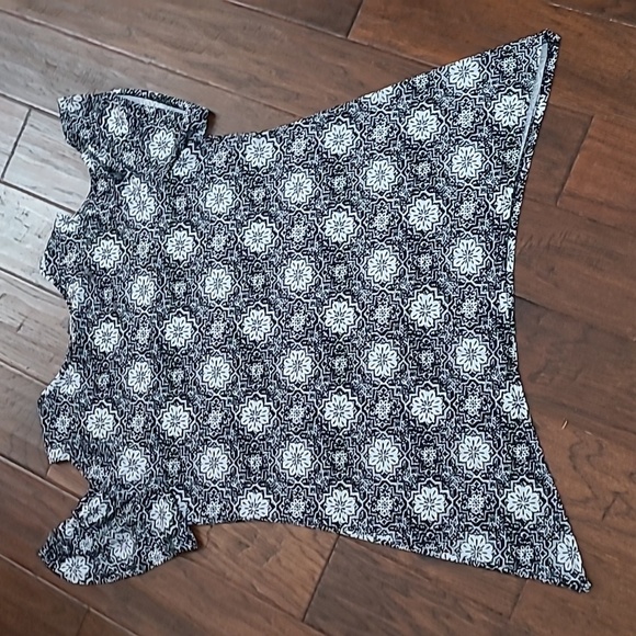 New Directions Black & White Cold Shoulder Tunic size 1X - Picture 2 of 7